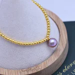 Pulseira redonda simples de prata para moda feminina, um acessório elegante e minimalista para uso diário, complementando qualquer look. — foto 2