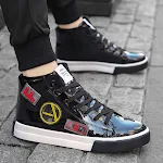 Scarpe alla moda alte casual dorate e calde. Comode e stilose, perfette per un look casual e per tenerti al caldo durante l'inverno. — foto 7
