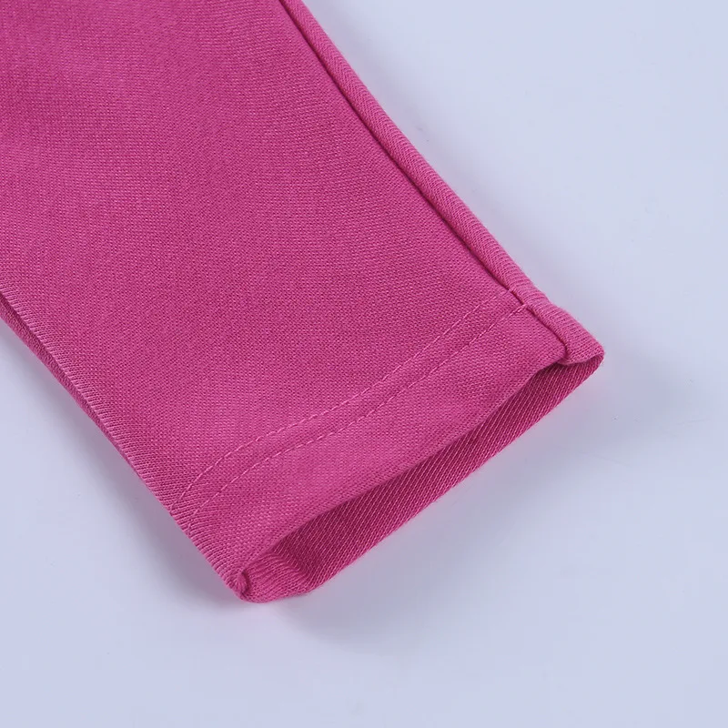 Top feminino com alça umbilical e gola redonda, perfeito para um visual moderno e charmoso. Conforto e estilo garantidos em qualquer ocasião. — foto 4