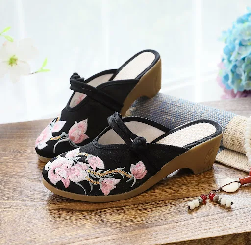 Title 25, Womens High Heel Wedge Embroidered Cloth Slipp...