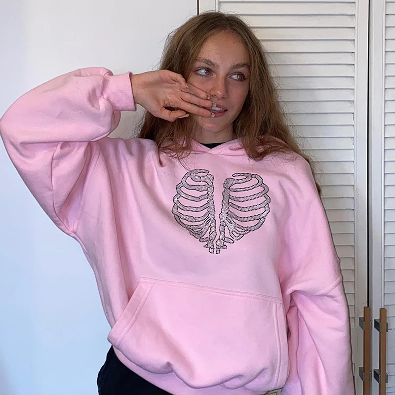 Moletom com capuz solto e brilhante de esqueleto moderno, para mulheres estilosas. Confortável e com detalhes em strass, ideal para looks casuais. — foto 6