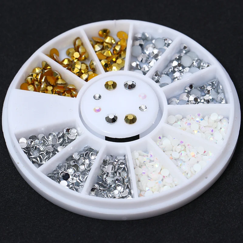 Enfeites de unhas disco, cristal de unha, rebite eletroplástico, joia de metal, cor mágica ouro e prata, strass de fundo plano — foto 11