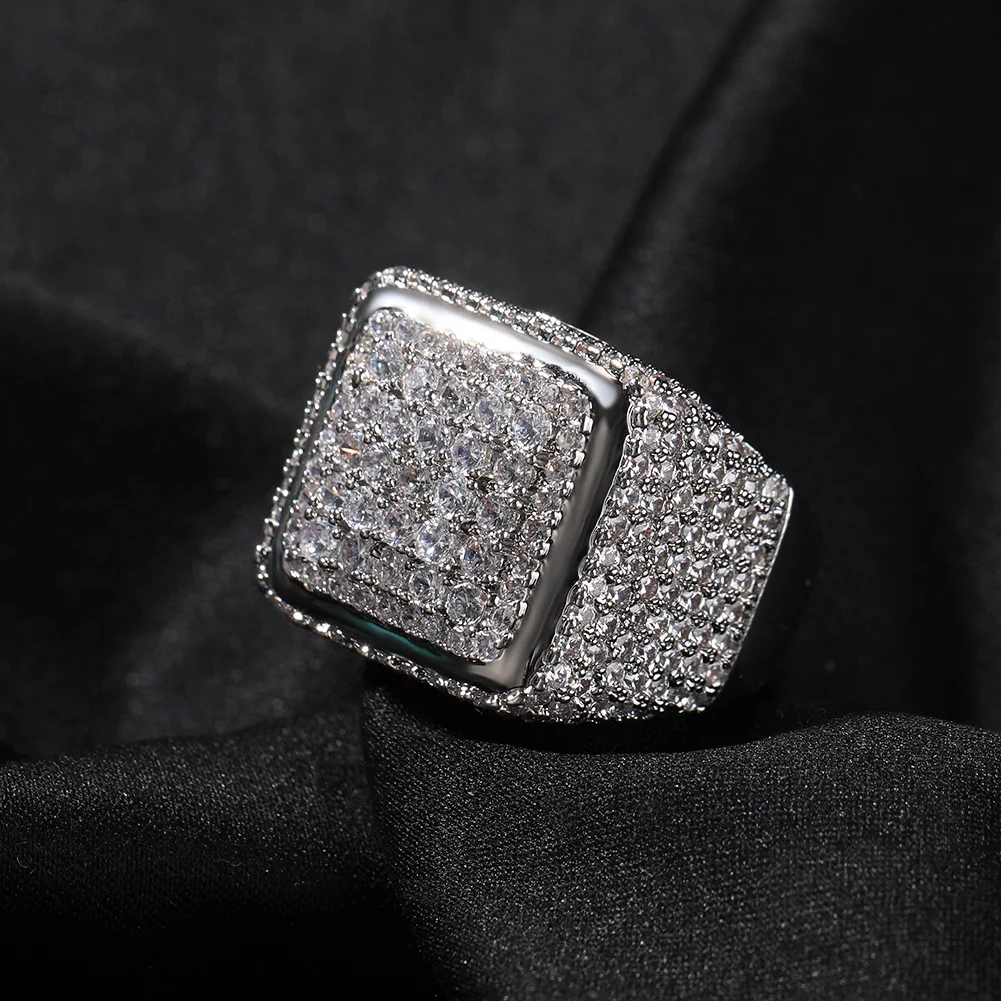 Anel quadrado retrô grande de cobre com zircônia incrustada. Design vintage estiloso para mulheres. Uma joia marcante que adiciona elegância a qualquer visual. — foto 6