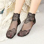 Meias invisíveis de algodão com renda na barra inferior e cano médio, perfeitas para conforto e um toque de charme. — foto 4