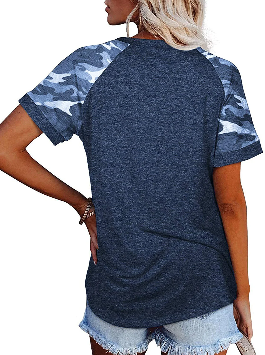 Title 18, Camiseta Feminina Estampa Camuflada Gola Redond...