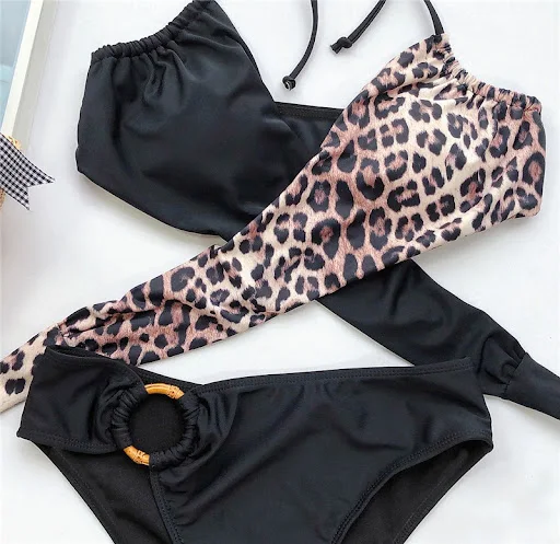 Title 8, Bağcıklı ve yırtmaçlı leopar desenli bikini, pl...
