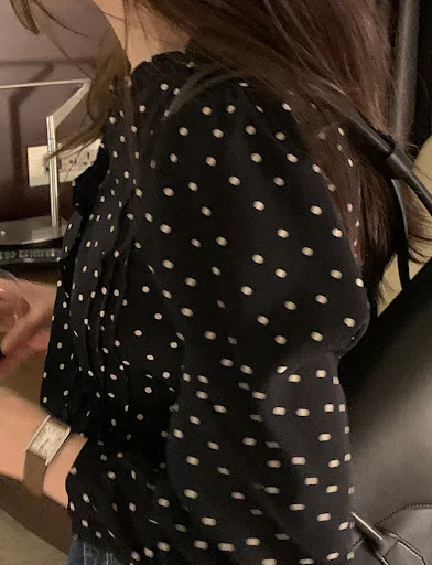 Title 17, Polka Dot Gentle All-match Shirt