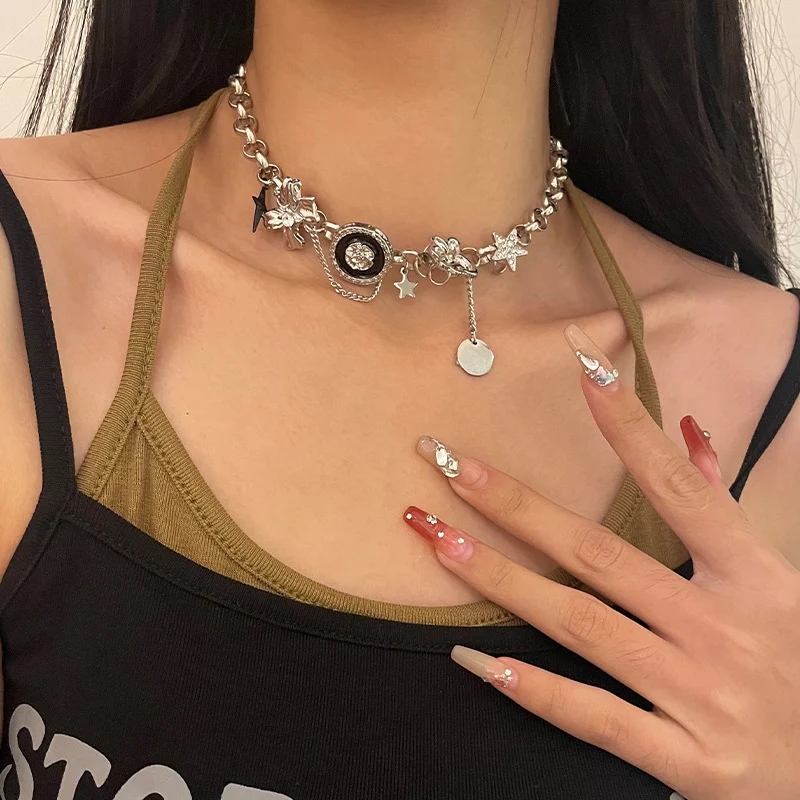 Colar de estrelas Subculture Bow Stitching, um acessório charmoso com costuras delicadas e design estelar que valoriza seu visual. — foto 4