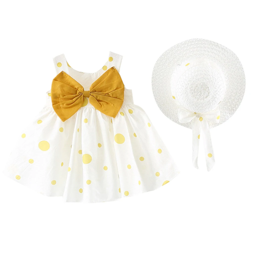 Vestito estivo a pois con spalline per bambina, fresco e leggero. Perfetto per le giornate calde, comodo e ideale per giocare e passeggiare. — foto 2