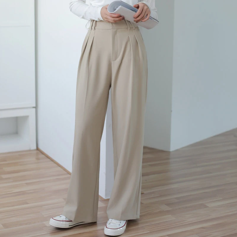 Spodnie garniturowe z wysokim stanem, proste, casualowe, pasujące do wszystkiego. Szerokie nogawki, elegancka draperia i długość do zamiatania. — zdjęcie 3