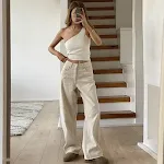 Jeans dritti off-white da donna, perfetti per un look casual ed elegante. Vestibilità confortevole e versatile, ideali per ogni occasione, alta qualità. — foto 4