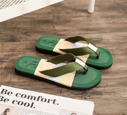 Title 24, Heren zomerslippers met colorblock design. Stij...