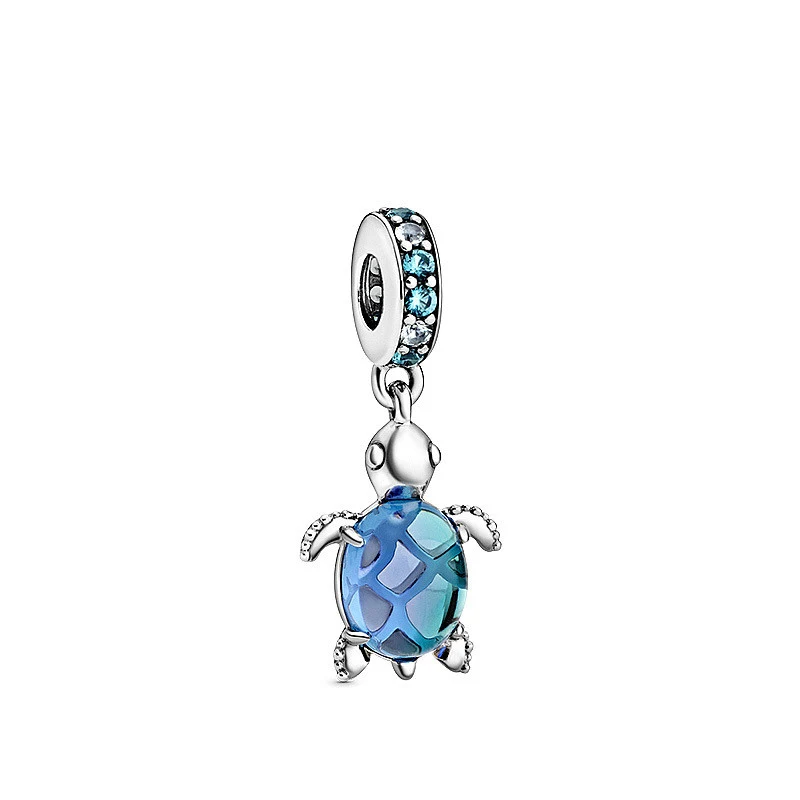 Charm de pulseira tartaruga e golfinho, um encanto para amantes do mar. Adicione estilo e personalidade à sua pulseira com este pingente especial. — foto 5