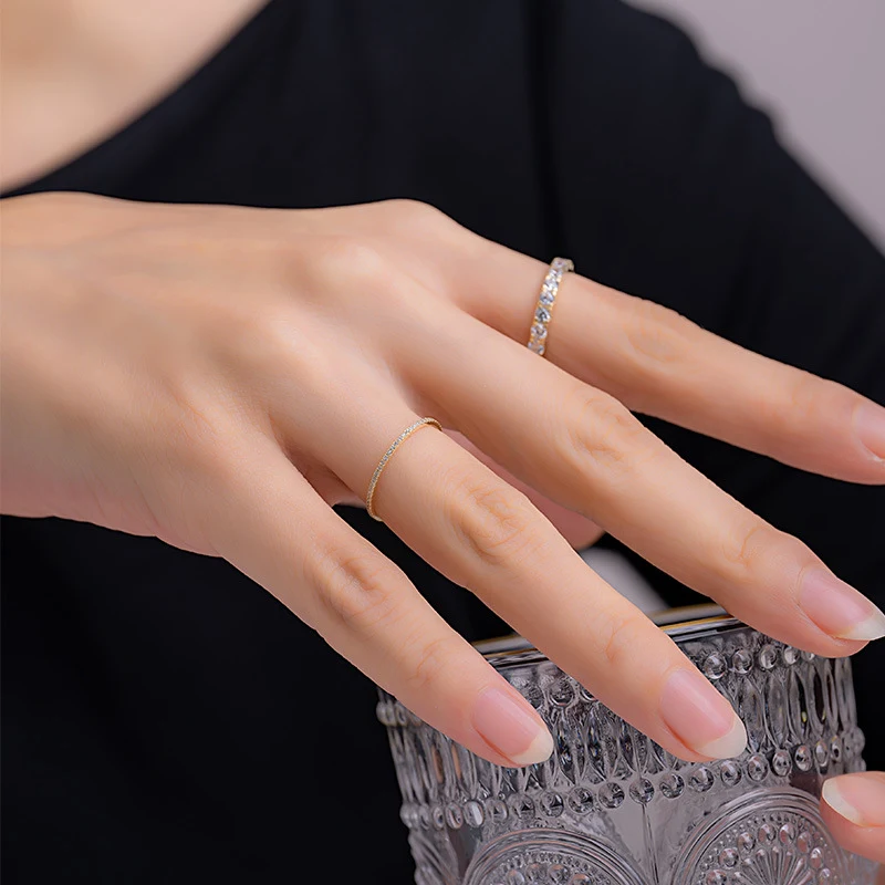 Anel feminino elegante e personalizado para uso diário. Design requintado, com detalhes embutidos e personalidade marcante para a mulher moderna. — foto 1
