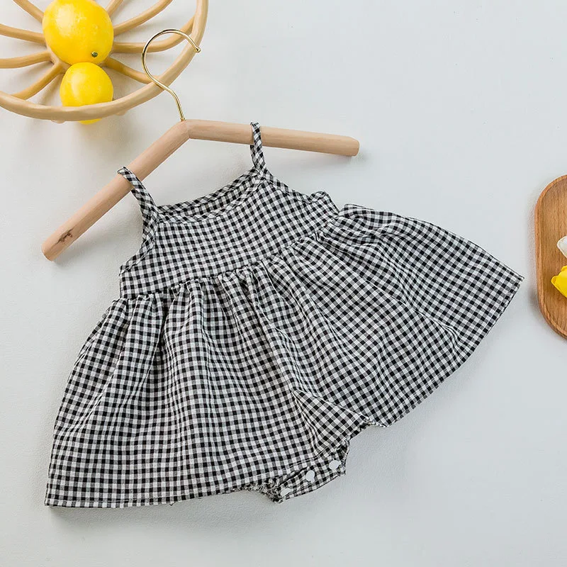 Sling de bebê xadrez seersucker e camisola para bebê. Conforto e praticidade para o seu pequeno. Ideal para carregar e vestir com estilo. — foto 11