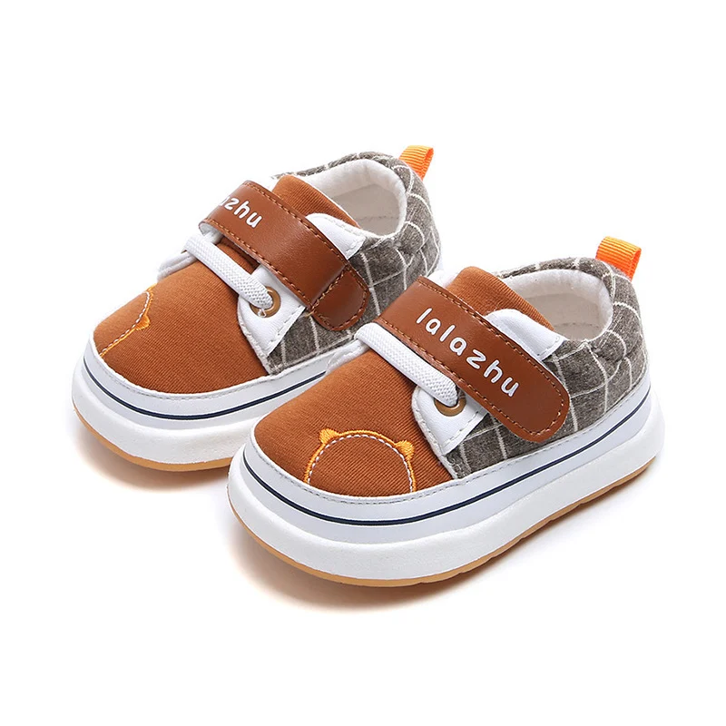 Functionele kinderschoenen Peuterschoenen voor baby's en peuters. Ontworpen voor comfort en ondersteuning, bevordering van de gezonde ontwikkeling. — foto 2