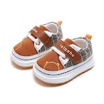 Functionele kinderschoenen Peuterschoenen voor baby's en peuters. Ontworpen voor comfort en ondersteuning, bevordering van de gezonde ontwikkeling. — foto 2