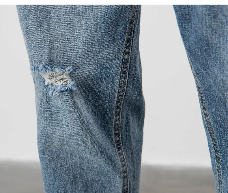 Men's light-colored jeans, loose straight fit, ripped, leisure tapered stretch. Comfortable and stylish everyday wear. — photo 1