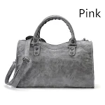 Bolsa feminina transversal de um ombro com tachas, vintage e franjas. Leve seus pertences com estilo e destaque, perfeita para qualquer ocasião. — foto 5