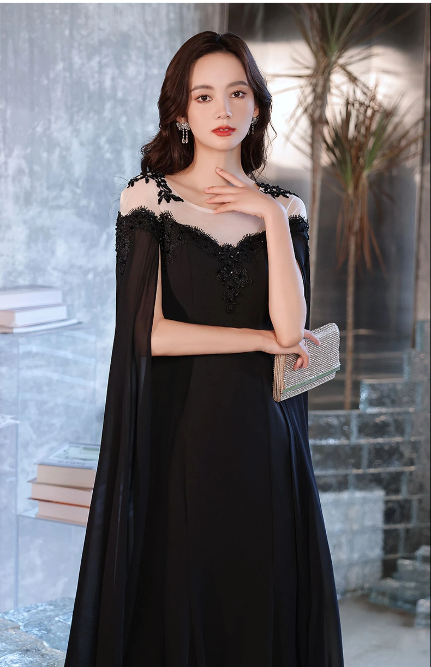 Vestido Preto de Noite Feminino com Toque Sofisticado. Ideal para eventos especiais, festas e ocasiões que exigem elegância. — foto 7