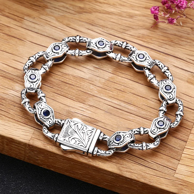 Pulseira masculina de prata de lei 925 com padrão em relevo, elegante e durável. Um acessório perfeito para realçar seu estilo diário. — foto 10