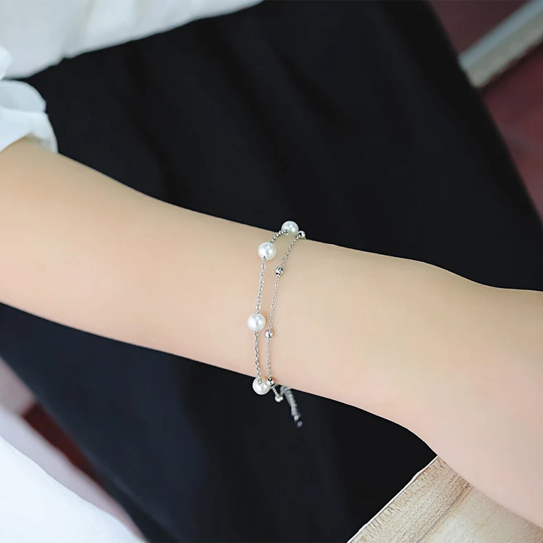Title 4, Pulsera de acero de titanio