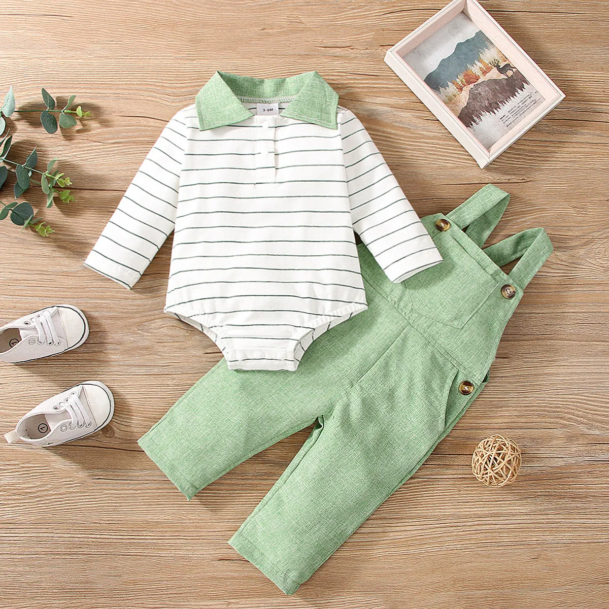 Conjunto de blusa sem capuz e calças verdes de algodão, um traje prático e confortável para uso diário. Perfeito para um visual casual e elegante, ideal para o dia a dia. — foto 5
