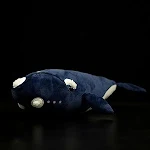 Boneca fofa de baleia franca austral preta. Um brinquedo de pelúcia macio e abraçável, perfeito para crianças e para decoração. — foto 7