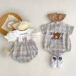 Macacão infantil de duas peças com mangas curtas, fino e xadrez de urso. Roupa de escalada para bebês confortáveis e estilosos. — foto 9