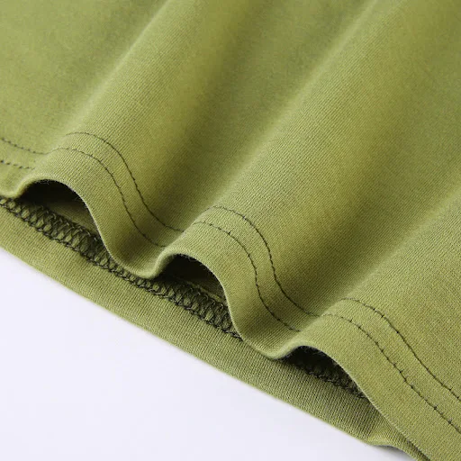 Title 3, Zomergroene slim-fit top met letterprint voor d...
