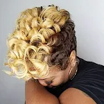 Europese en Amerikaanse korte, krullende pruik van chemische vezels voor vrouwen. Eenvoudig te stylen, voor een trendy en natuurlijke look en een snelle make-over. — foto 10