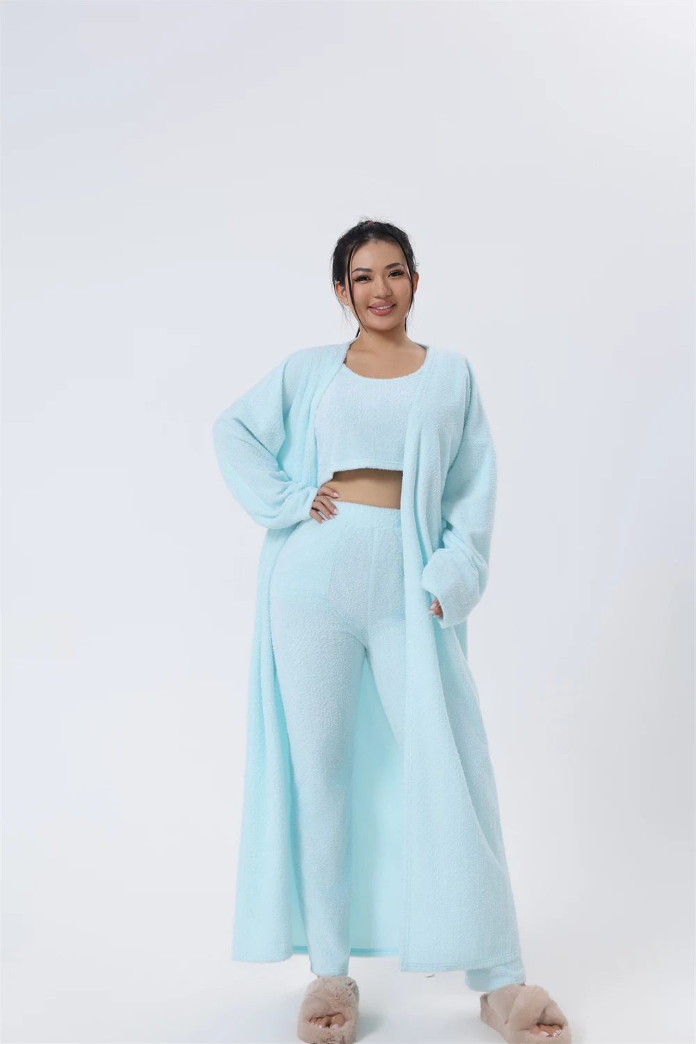 Conjunto de pijama acogedor de 3 piezas para mujer, ideal para estar en casa cómodamente. Suaves conjuntos de descanso y estilo. Sets a juego para un look completo. — foto 33