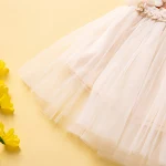 Vestido infantil com estampa de leopardo e alças finas de tela. Perfeito para um visual estiloso e fresco, ideal para festas e passeios ensolarados. — foto 19