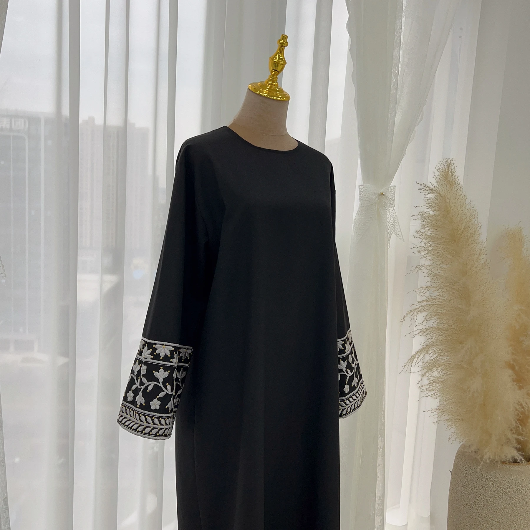 Title 21, Elegant Embroidered Dubai Turkey Dress Robe, pe...