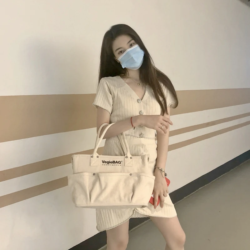 Women's Fashion Multifunctional Portable Outgoing Messenger Bag. A versatile and stylish bag for women, perfect for carr — photo 1