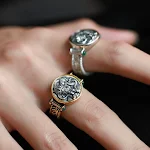 Anel com Padrão de Grama Tang Zakiram Feminino Retro, um acessório charmoso e elegante que complementa seu visual com toque vintage. — foto 5