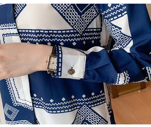 Title 4, Camicia blu stampata donna manica lunga. Un cap...