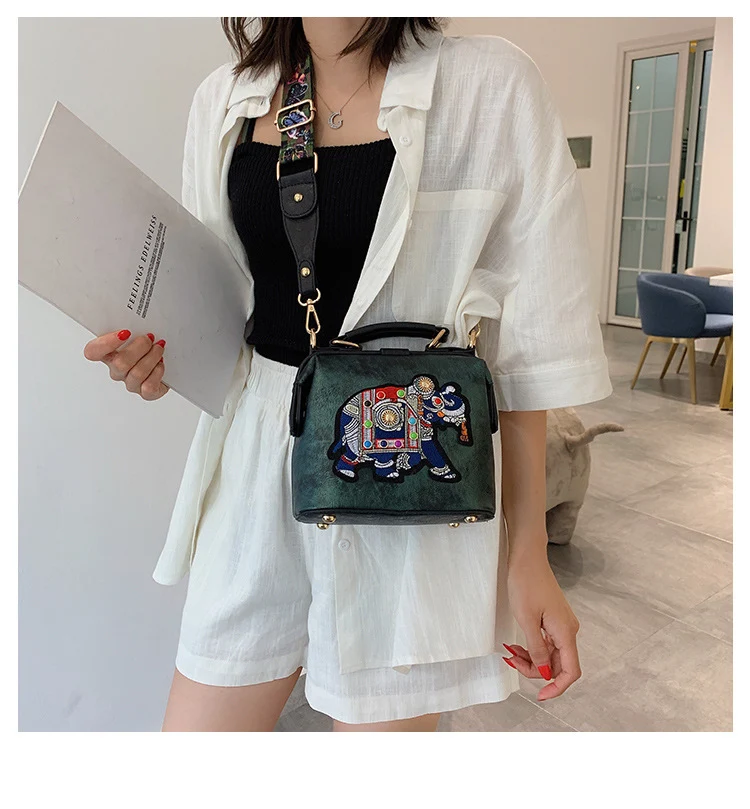 Title 12, Exclusiva bolsa bordada auspiciosa para llevar ...
