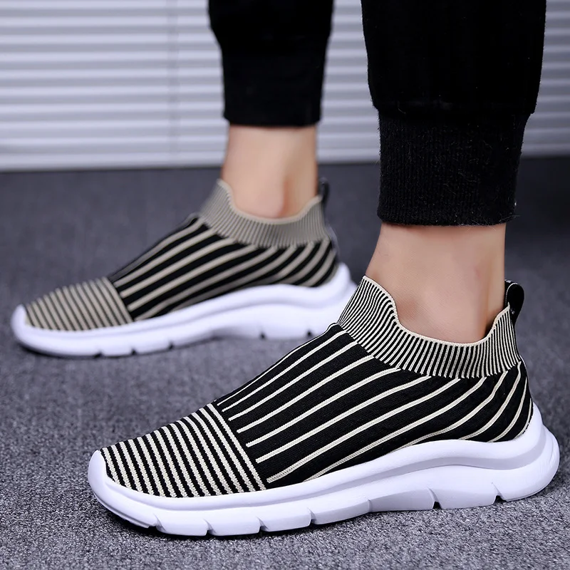 Jogging sneakers for men and women featuring superior cushioning, lightweight design, and breathable materials for comfo — photo 3