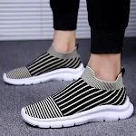 Jogging sneakers for men and women featuring superior cushioning, lightweight design, and breathable materials for comfo — photo 3