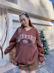 Top bordado Racing Street Style contrastante com decote em V — foto 4
