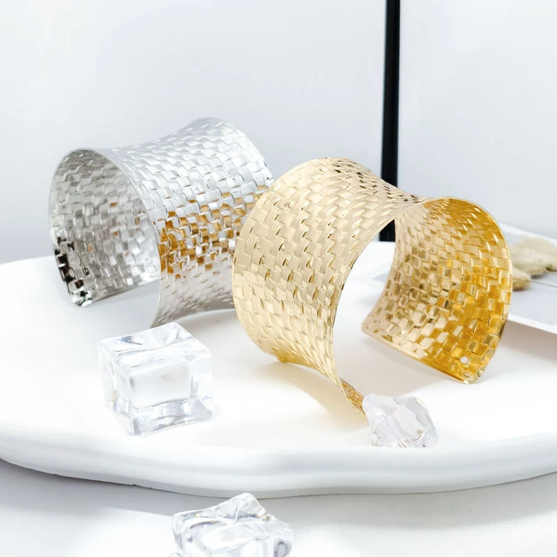 Title 4, Pulseira Texturizada Vintage Weave Abertura Cur...