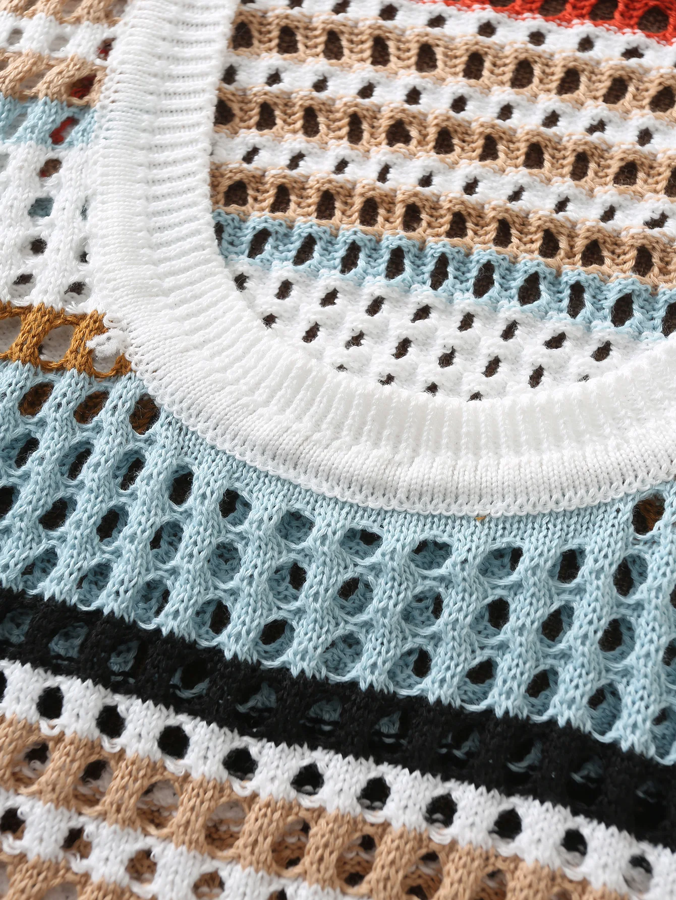 Zomerkleurblok gebreid vest, slanke pasvorm. Dit vest is perfect voor een zomerse en modieuze look. Ideaal voor warme dagen, casual en comfortabel om te dragen. — foto 5