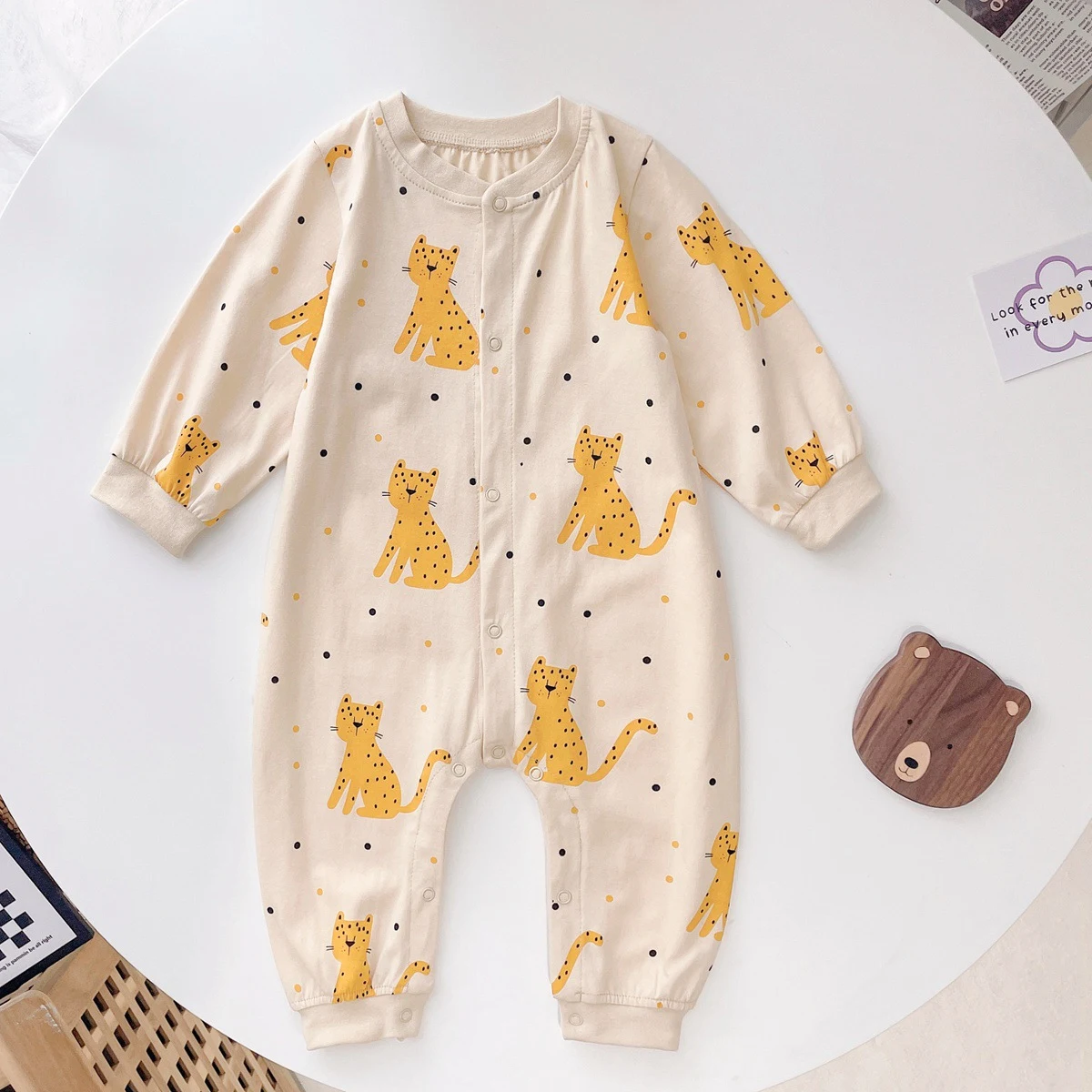 Body de bebê de algodão com estampa de desenho animado simples Confortável e macio para o dia a dia. Ideal para recém-nascidos e bebês. Roupa perfeita. — foto 5