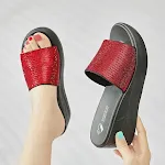 Chinelos de couro legítimo para o verão, estilo boca de peixe, rasos e confortáveis. Perfeitos para dias quentes, respiráveis e elegantes. — foto 6