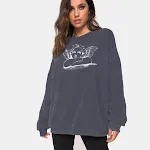 Blusa Retro Redonda Solta com Estampa de Anjo Manga Longa. Conforto e estilo para o seu dia a dia. Perfeita para um visual charmoso e moderno. — foto 2