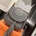 Bolsa Saddle Pequena Portátil Cor Sólida Oblíqua. Leve seus pertences essenciais com estilo e praticidade no dia a dia. — foto 6