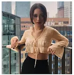 Cardigan da donna con maniche a campana e lacci, un capo elegante e versatile, perfetto per creare outfit comodi e alla moda. — foto 8
