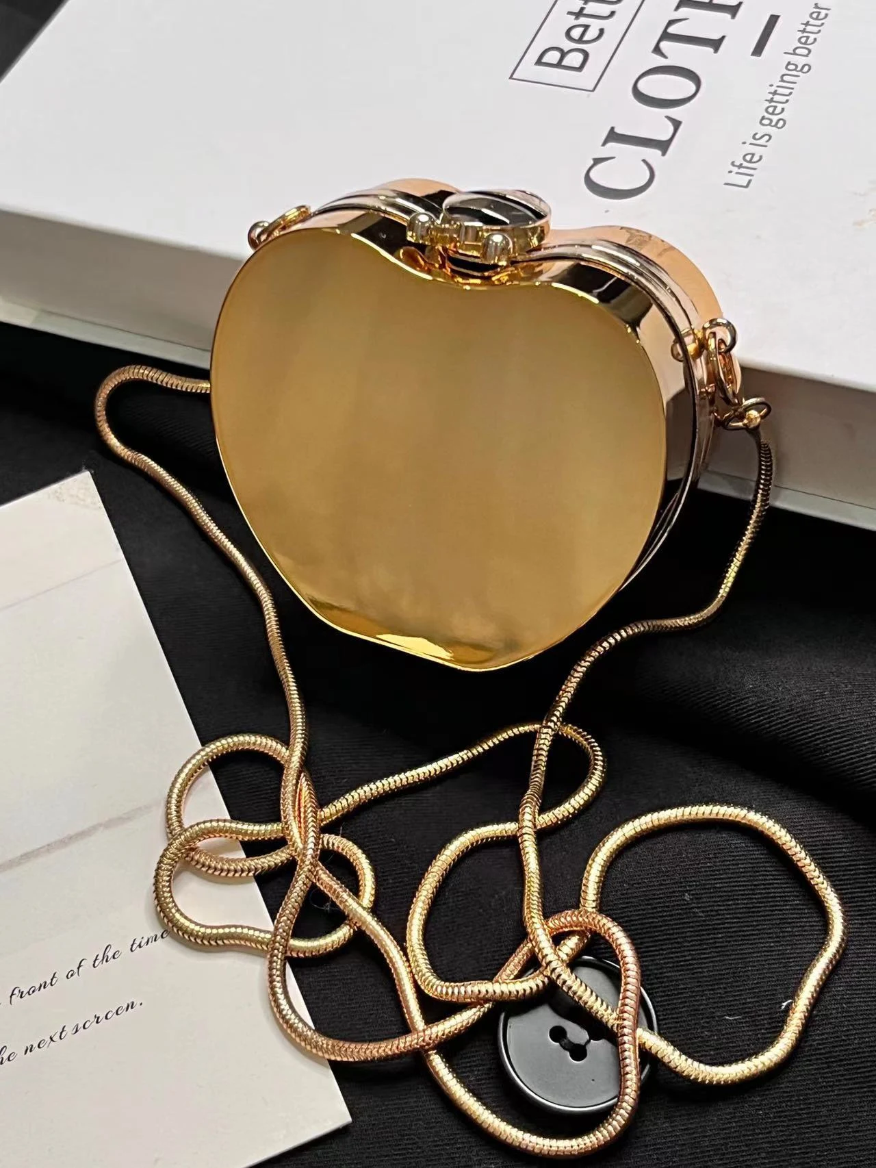 Mini Bolsa Transversal Redonda em Acrílico com Design de Bolo para Moda Feminina. Leve seus itens essenciais com estilo e charme. — foto 8