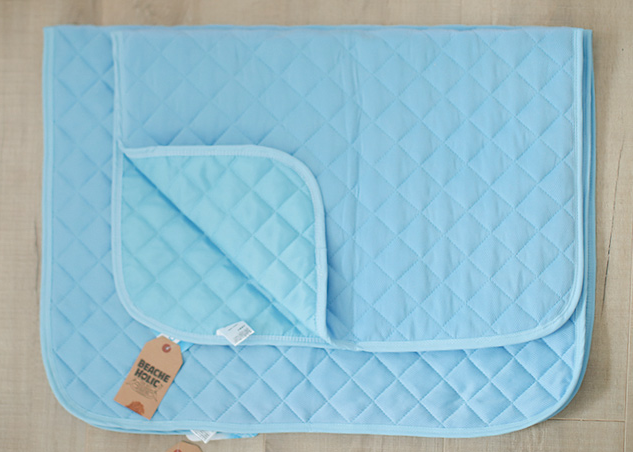 Title 8, Dog ice silk cooling pad Provides a cool and co...